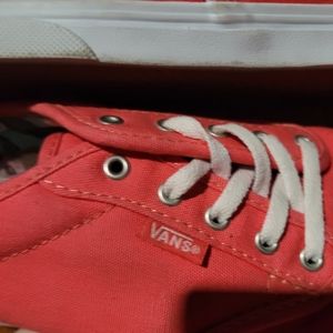 WOMENS VANS SZ. 8.5 GREAT CONDITION